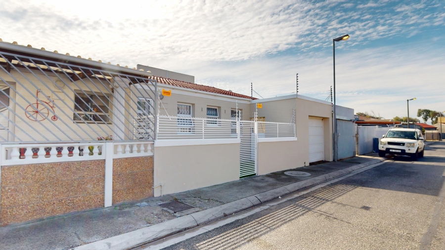 4 Bedroom Property for Sale in Rocklands Western Cape